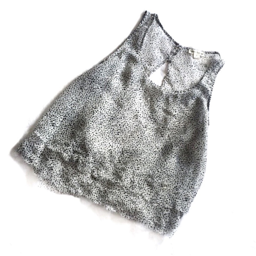 DOUBLE ZERO SLEEVELESS OPEN BACK BLOUSE SIZE M